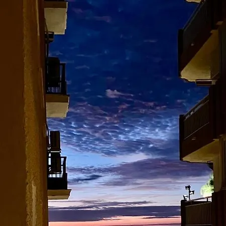 Primera Línea De Playa Y Céntrico *