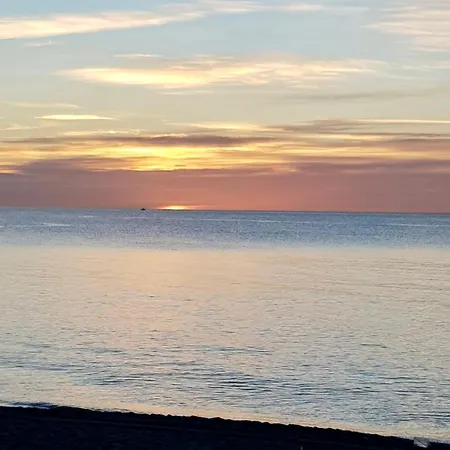 Primera Linea De Playa Y Centrico Фуэнхирола